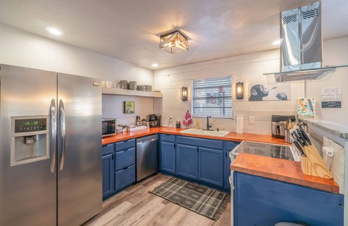 Kingsland House | Trendy Pet-Friendly Retreat with Patio near Lake LBJ