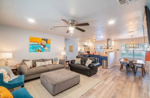 Kingsland House | Trendy Pet-Friendly Retreat with Patio near Lake LBJ