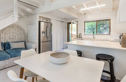 Noosaville Villa | Trendy Riverside Apartment: Guest Rated 9.8 with Pool & Ocean View