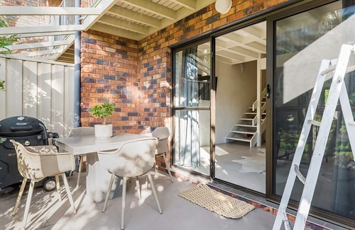Noosaville Villa | Trendy Riverside Apartment: Guest Rated 9.8 with Pool & Ocean View