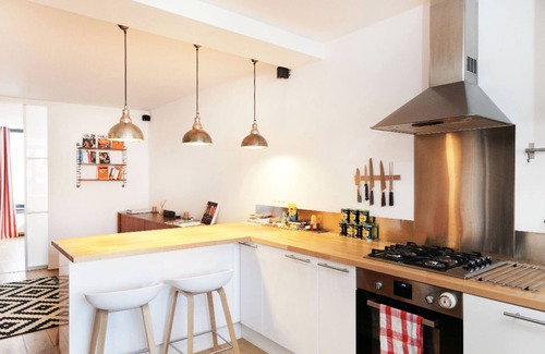 Dansaert Apartment | Stylish Sainte Catherine Apartment with Kitchen Amenities