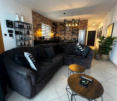 Marsaskala Apartment | Trendy Seaside Escape: 4-Star Penthouse with Top Reviews