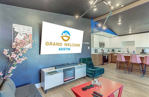 MLK House | Trendy Stay for 12 w/Hot Tub, Mins to DT + 6th St!