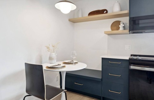 Collingwood Condo | Trendy Studio Apartment in Downtown Collingwood - 146 Hurontario Unit 3