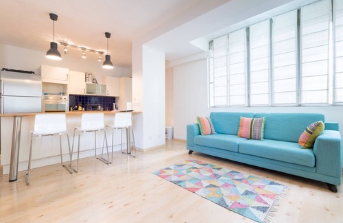 Emek Refaim Apartment | Modern Two Bedroom Retreat in Vibrant German Colony