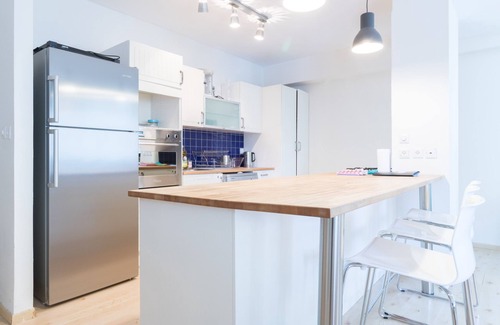 Emek Refaim Apartment | Modern Two Bedroom Retreat in Vibrant German Colony