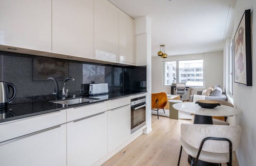 Sihlfeld Apartment | Modern Wiedikon Room with Kitchen & Storage, Steps to Market