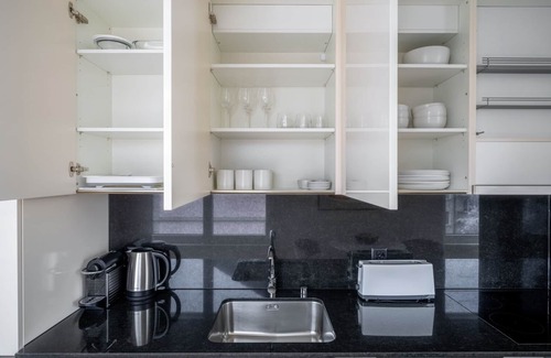 Sihlfeld Apartment | Modern Wiedikon Room with Kitchen & Storage, Steps to Market