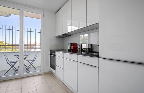 Sihlfeld Apartment | Trendy Wiedikon: Family-Friendly Stay Near Market