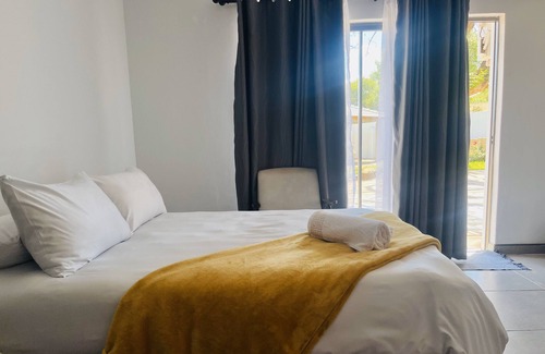 Northam Bed & Breakfast | TrendyBliss Guest House: Family-Friendly with Pool & Breakfast