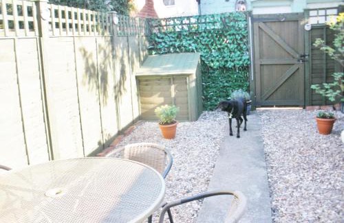 Newark House | Pet-Friendly Retreat at Trent Cottage – Rated 8.9/10