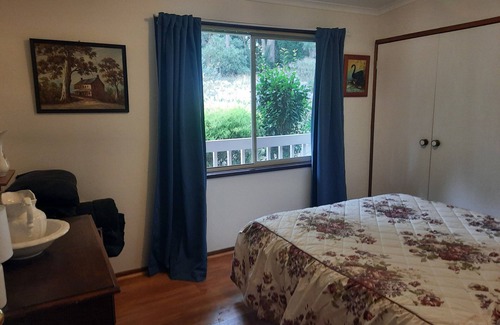 Barrys Reef House | Family-Friendly TRENTHAM: Pet Friendly with Ocean Views