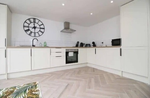 Pentre House | Top-Rated Treorchy Terrace: Pet-Friendly & Family Ready
