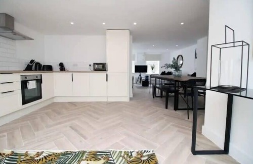 Pentre House | Top-Rated Treorchy Terrace: Pet-Friendly & Family Ready