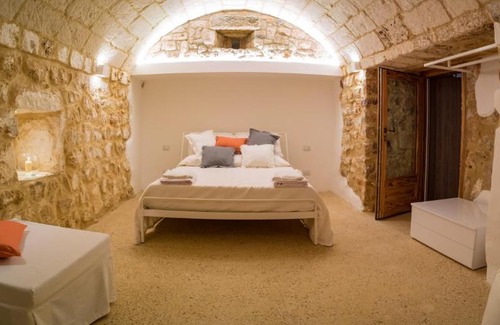 Marina di Felloniche Villa | Experience Trepuntozero House: Pet-Friendly Ocean Views