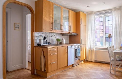 Innerstaden Apartment | Cozy Trerummare with Sea View in Visby Inner City