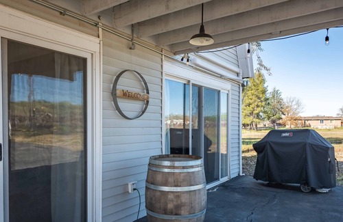 Templeton House | Tres Chis 2000 sf Barn with Views in the Heart of Paso Wine Country.