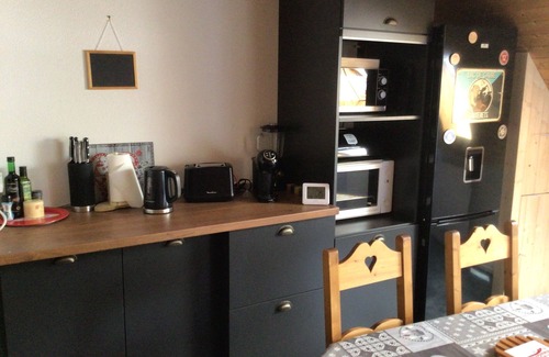 Cauterets Apartment | Elegant Tres Joli T2 in Vibrant City Center - Guest Rated 9.8