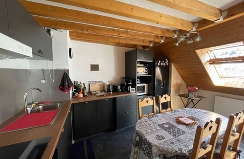 Cauterets Apartment | Elegant Tres Joli T2 in Vibrant City Center - Guest Rated 9.8