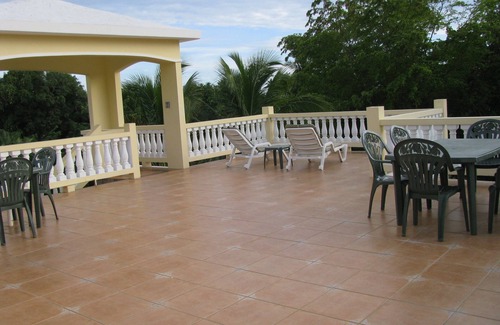 Ensenada House | Guest Rated 10/10: Tres Palmas Steps Beach with Rooftop Deck