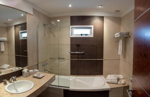 Huerta Grande Hotel | Experience Tres Pircas Hotel & Spa with Pool and Hot Tub