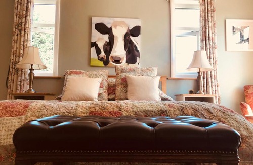 Melton Mowbray Bed & Breakfast | Discover Tresillian House: 4-Star Pet-Friendly Retreat