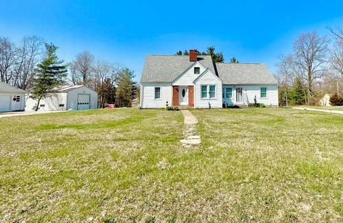 Bloomington House | Child-Friendly Escape at Trestle Creek's Original Farmhouse