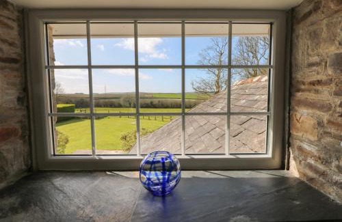 Saint Breward House | Pet-Friendly Trevenning Barn: 4-Star Getaway with High Ratings