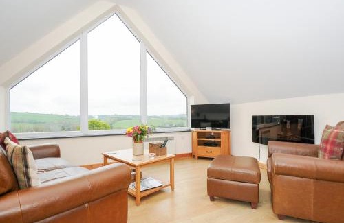 Launceston House | Pet-Friendly Treview: Family & Furry Friend Welcomes!
