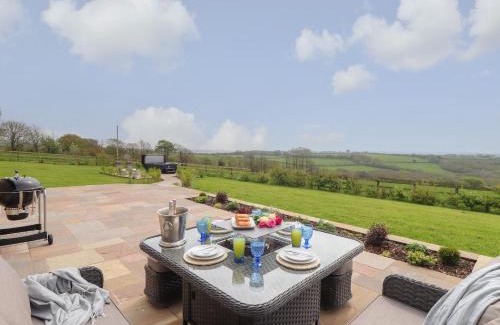Helford Passage House | Discover Trevilges Cottage: Pet-Friendly Family Retreat