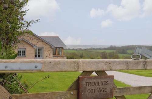 Helford Passage House | Discover Trevilges Cottage: Pet-Friendly Family Retreat