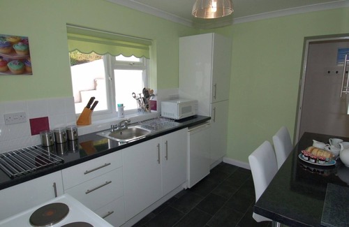 St Austell Cottage | Tranquil TREVILLAS: Garden Retreat in Polgooth, Rated 10/10