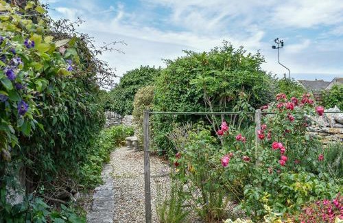 Southwell House | Discover Trevina: Family-Friendly with Hot Tub & Fireplace
