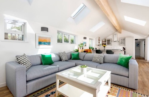 Maenporth House | Top-Rated Trevint Beach House with Oceanfront Views