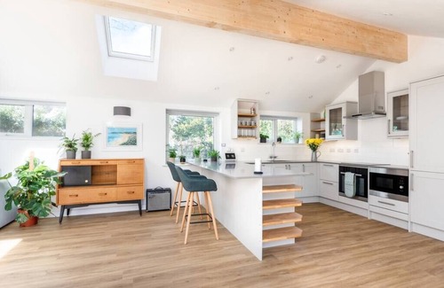 Maenporth House | Top-Rated Trevint Beach House with Oceanfront Views