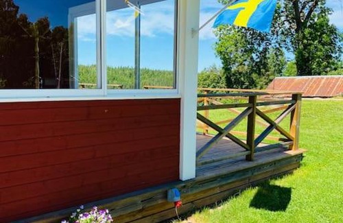 Skillingsfors House | Delightful Retreat with Large Terrace by the Lake