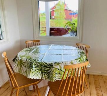 Skillingsfors House | Delightful Retreat with Large Terrace by the Lake