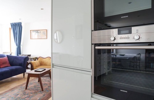 Chysauster Apartment | Modern Apartment in Penzance with Parking, Near the Sea