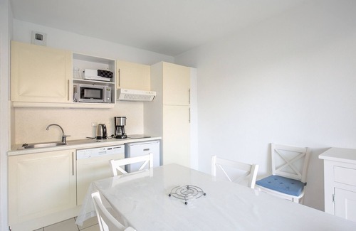 Plougonvelin Apartment | Cozy Trez Hir Apartment with Ocean View & Private Pool