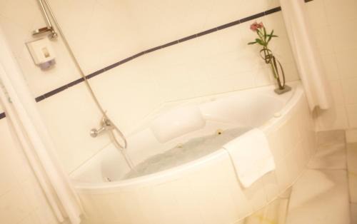 Old Town Baeza Hotel | Explore TRH Ciudad de Baeza: Family-Friendly 4-Star Retreat