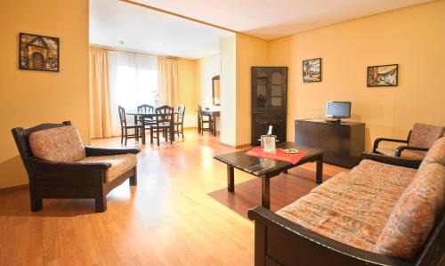 Old Town Baeza Hotel | Explore TRH Ciudad de Baeza: Family-Friendly 4-Star Retreat