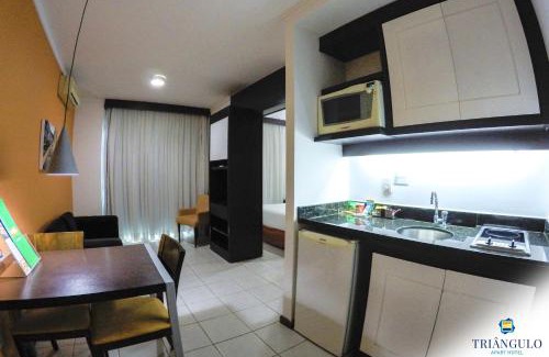 Triangulo das Bermudas Hotel | Inviting Triângulo Apart Hotel with Pool & Child-Friendly Space
