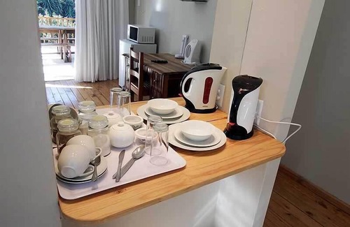Adelaide Bed & Breakfast | Cozy Tri-Angle B&B: Family-Friendly with Pool & Breakfast