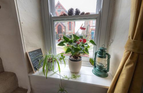 Machynlleth House | Family-Friendly Cottage for 4 with Pet Welcome