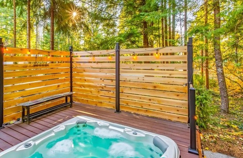 Packwood House | Experience Tri-Mountain Basecamp: 4-Star Family Retreat
