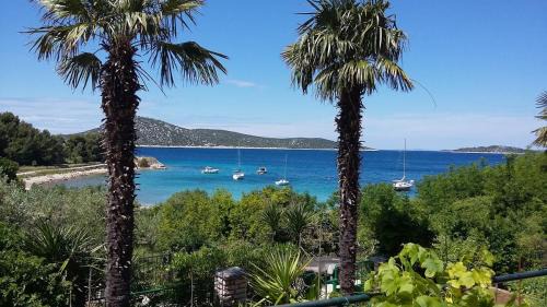 Prvic Luka Apartment | Oceanfront Retreat at TRI PALME: Guest Rated 10/10