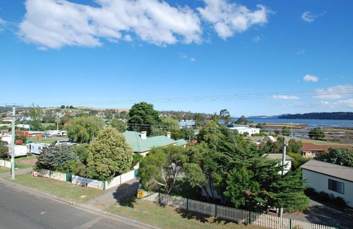 Triabunna Resort | Family-Friendly Triabunna Cabin & Caravan Park Awaits You