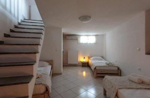 Moutsouna House | Triacanthos: Family-Friendly 2 Bedroom House with Top Rating