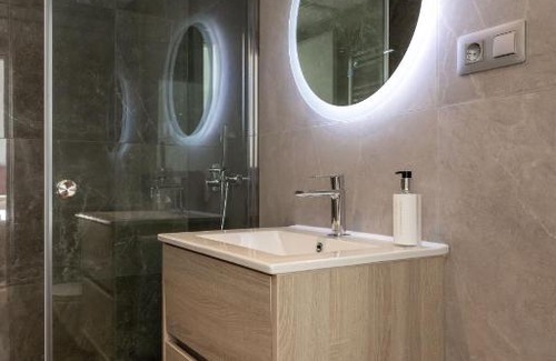 Triana Apartment | Discover Triana Acacias by Valcambre - 4-Star Comfort