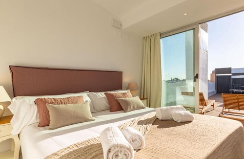 Triana Apartment | Discover Triana Acacias by Valcambre - 4-Star Comfort